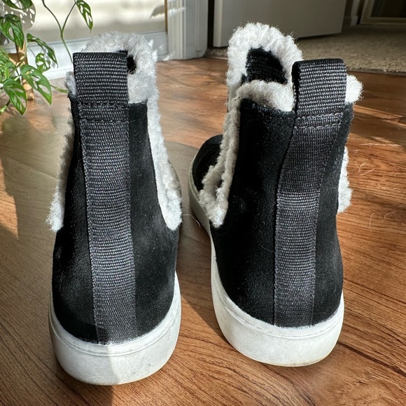 Lucky Brand Women’s Kichai Cozy Chelsea Boot. Size 9 - Picture 3 of 8